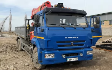 KAMAZ 670766-22 truck with manipulator